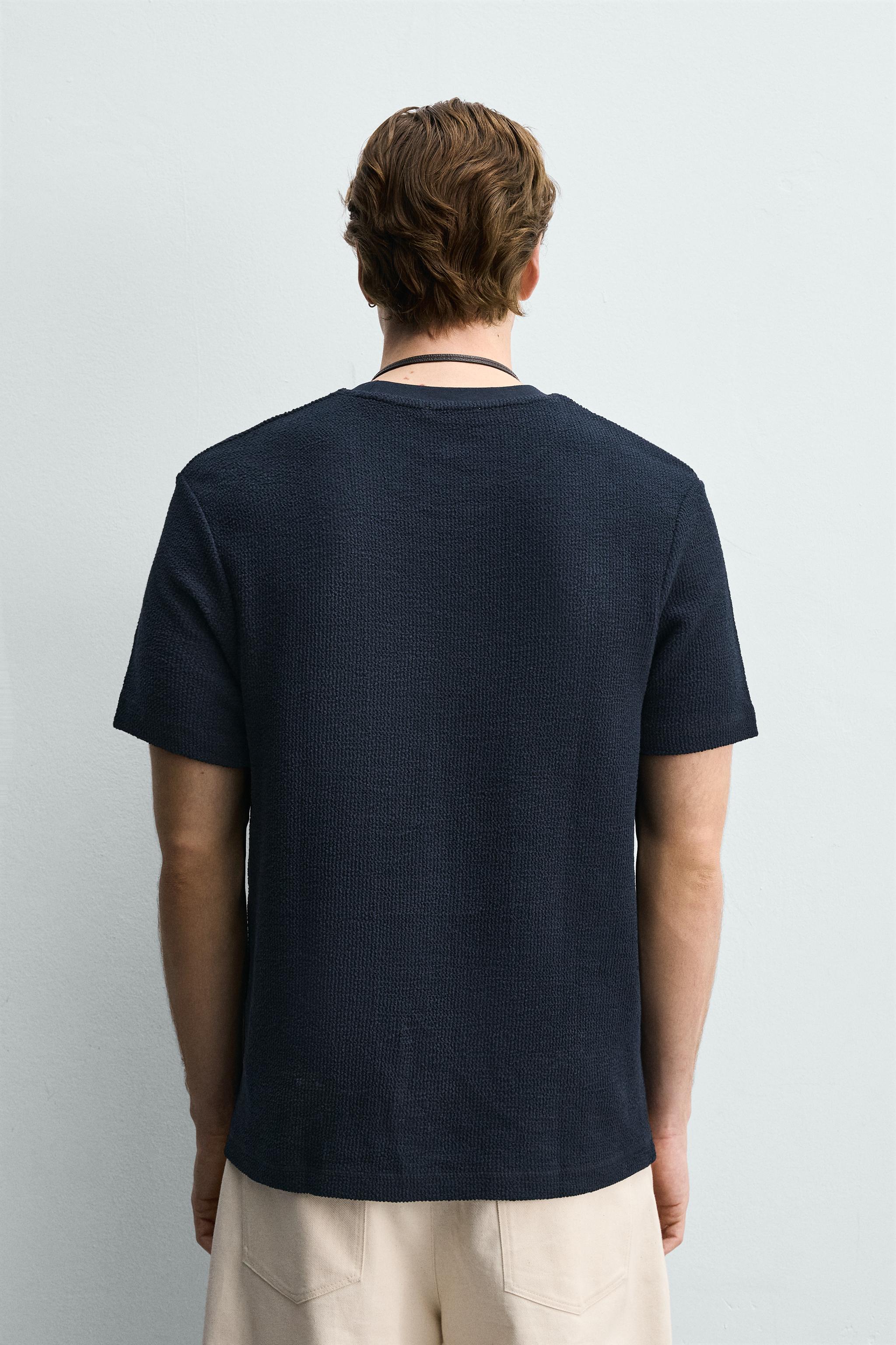 REGULAR FIT TEXTURED T-SHIRT